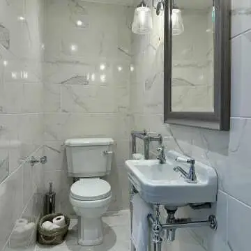 Hudson Traditional Close Coupled Toilet & Pedestal Basin Set - Double Tap Hole