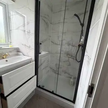 Hamburg Matt Black Easy Clean 8mm Sliding Shower Door 1000mm - Easy Fix Feature