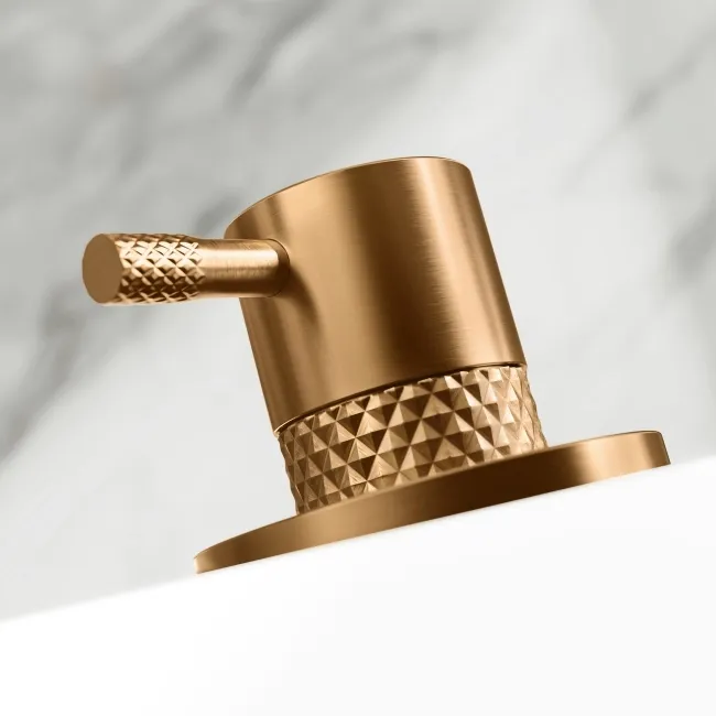 Suir Brushed Copper Bath Mixer Tap & Handheld Shower with Knurled Detailing