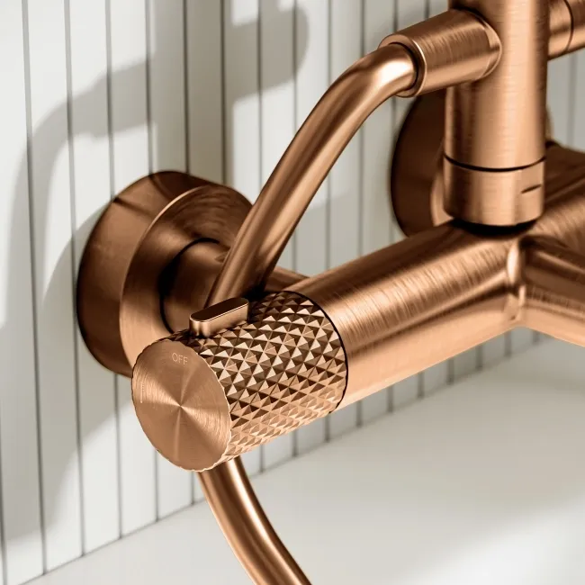 Suir Premium Round Brushed Copper Thermostatic Bath Filler Shower Set with Knurled Detailing