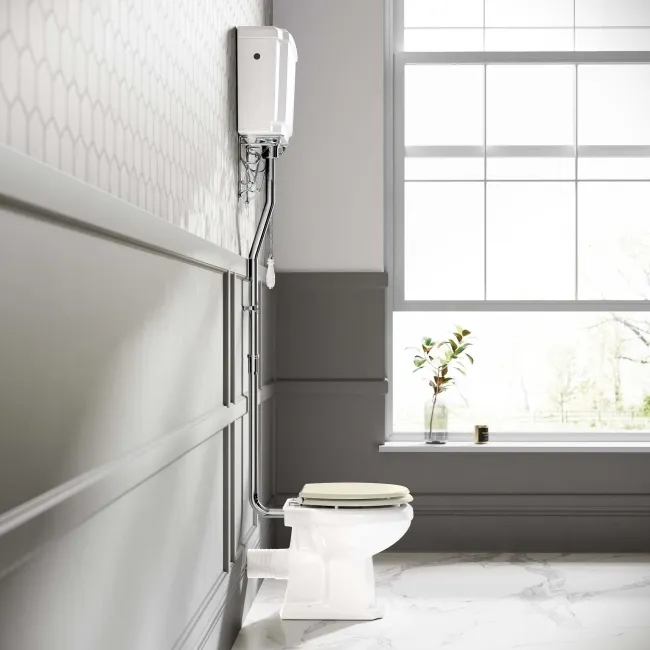 Hudson Traditional Toilet With High-Level Cistern and Chalk White Wooden Seat