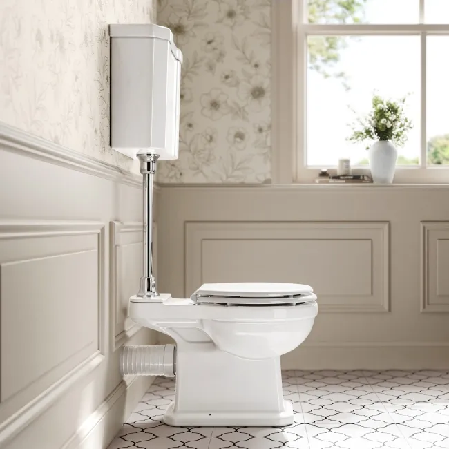 Enid Traditional Toilet With Low-Level Cistern and Gloss White Wooden Seat