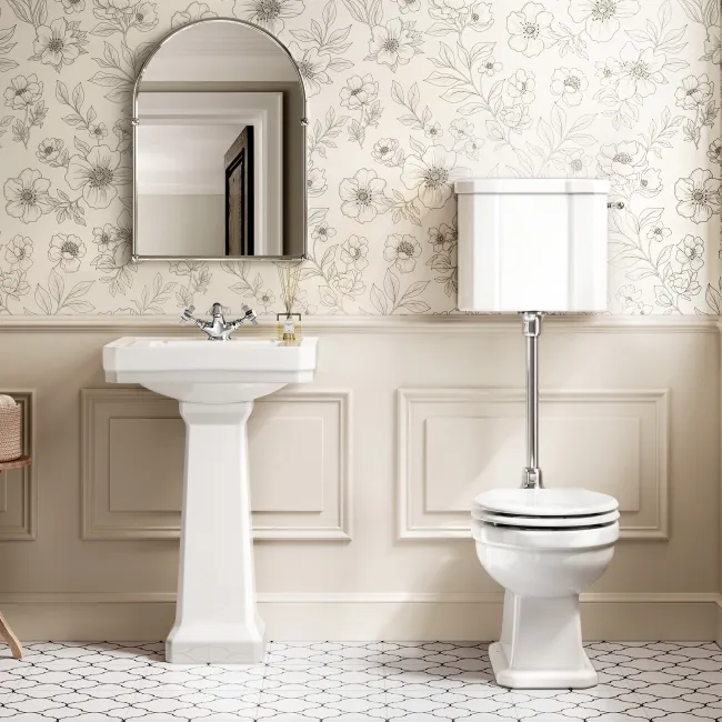 Enid Traditional Low-Level Toilet With Gloss White Wooden Seat & Pedestal Basin - Single Tap Hole