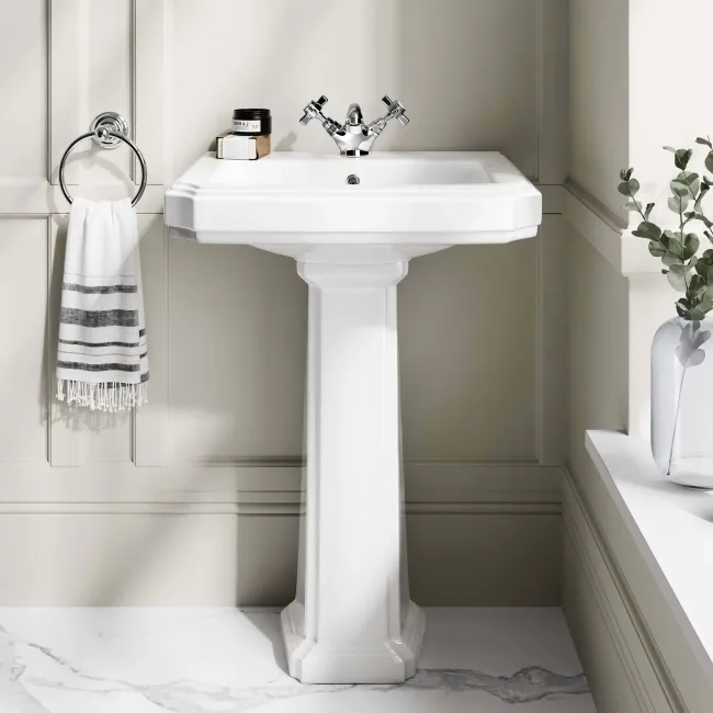 Hudson Traditional High-Level Toilet With Midnight Green Seat & Pedestal Basin - Single Tap Hole