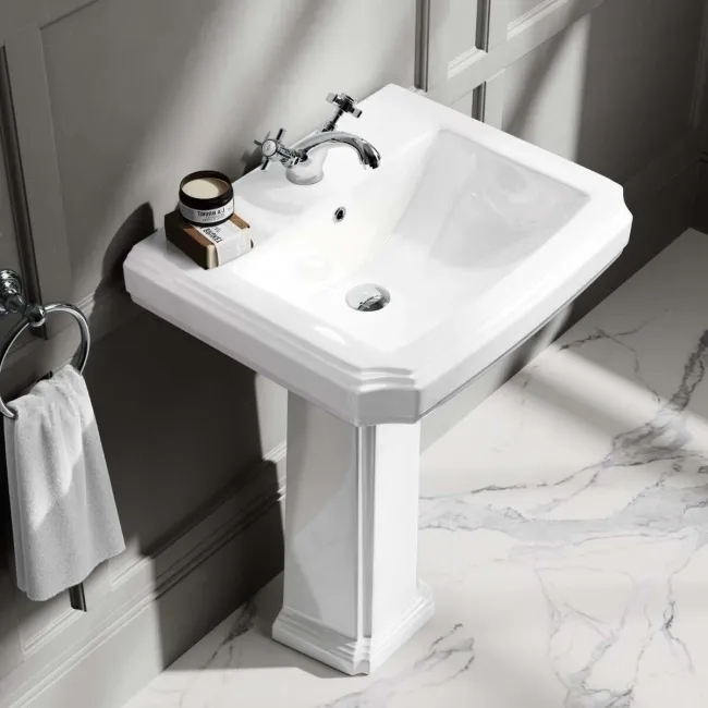 Hudson Traditional Close Coupled Toilet With Low-level Cistern & Pedestal Basin Set - Single Tap Hole