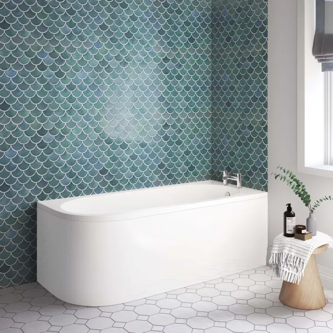 Oakham 1700 Space Saving Bath - Right Handed