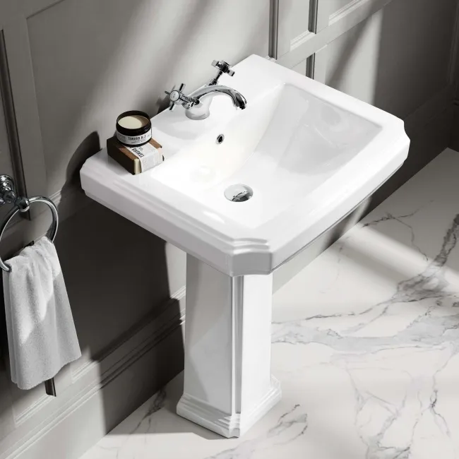 Hudson Traditional Close Coupled Toilet & Pedestal Basin Set - Single Tap Hole