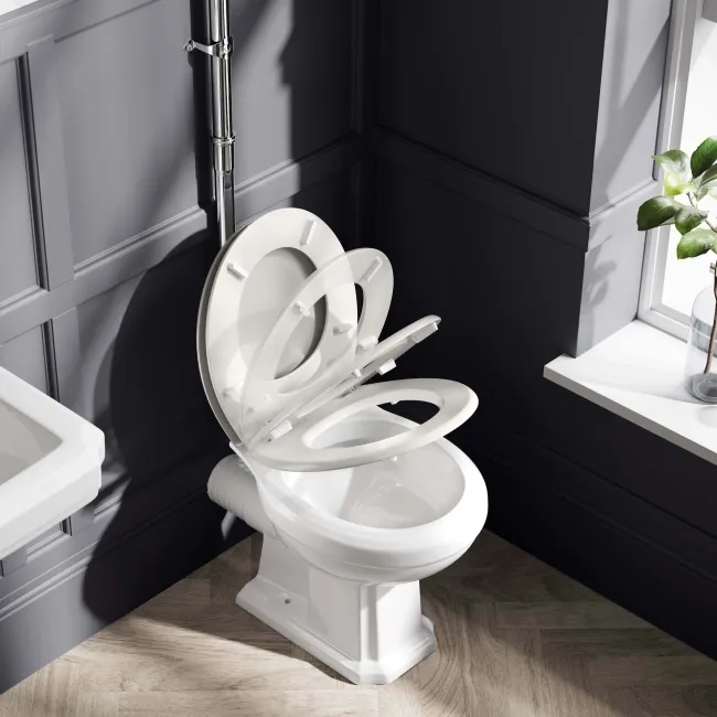 Hudson Traditional High-Level Toilet With Cotton White Seat & Pedestal Basin - Single Tap Hole