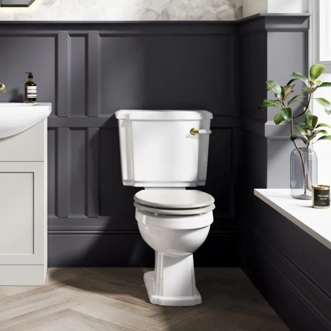 Hudson Traditional Close Coupled Toilet With Cotton White Wooden Seat - Brushed Brass Lever