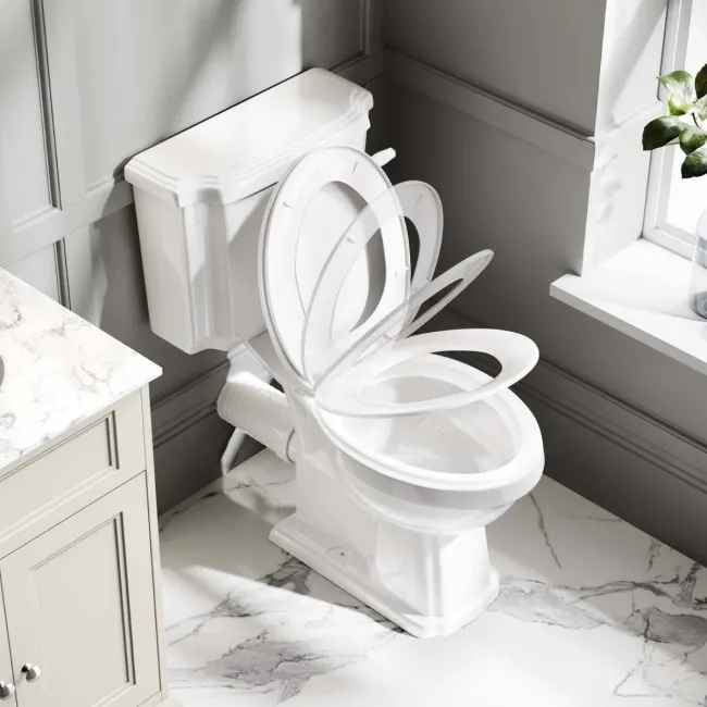 Hudson Traditional Close Coupled Toilet With Soft Close Seat