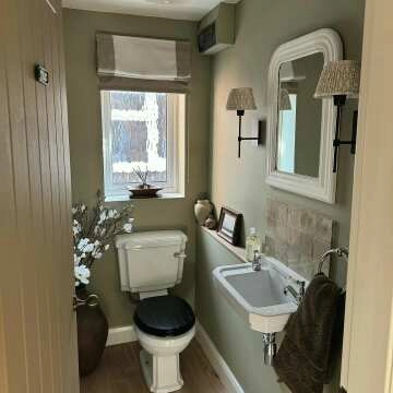 Hudson Traditional Close Coupled Toilet With Graphite Grey Wooden Seat