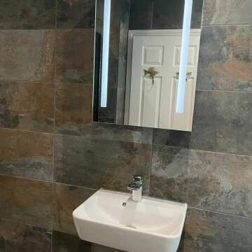 Emielia Battery Operated Illuminated LED Mirror Cabinet 700x500mm