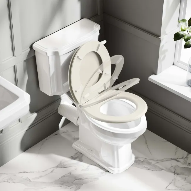 Hudson Traditional Close Coupled Toilet With Chalk White Seat & Pedestal Basin - Single Tap Hole