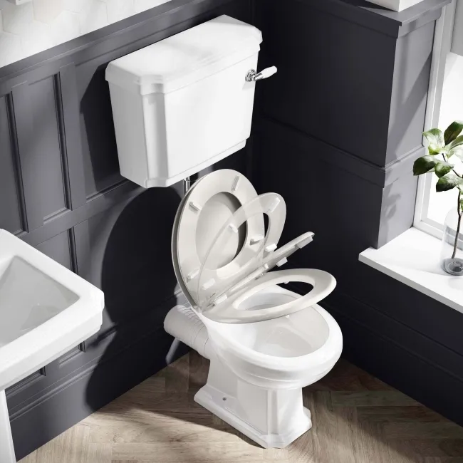 Hudson Traditional Low-Level Toilet With Cotton White Seat & Pedestal Basin - Single Tap Hole