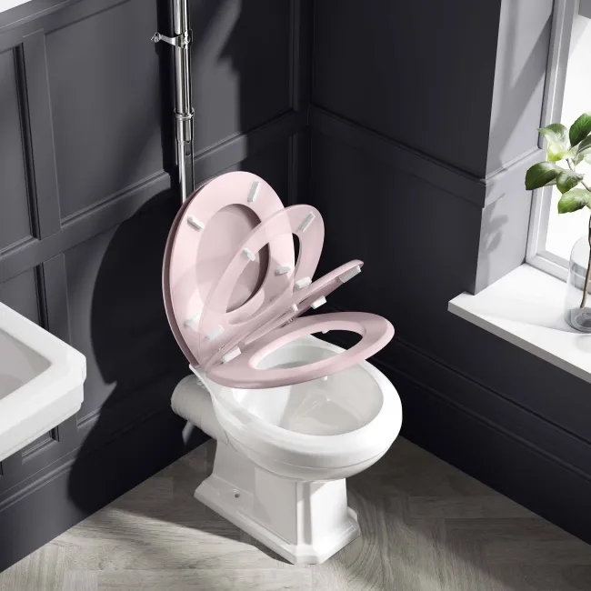 Hudson Traditional High-Level Toilet With Cashmere Pink Seat & Pedestal Basin - Single Tap Hole