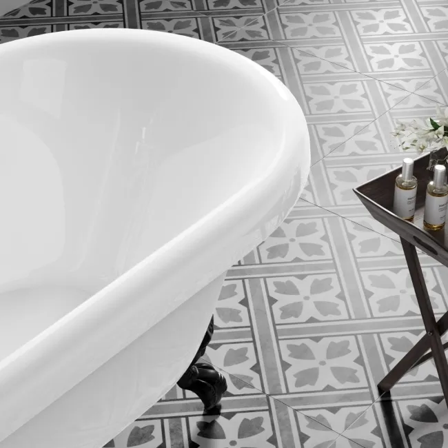 Grosvenor 1800mm Roll Top Bath - Black Ball Feet