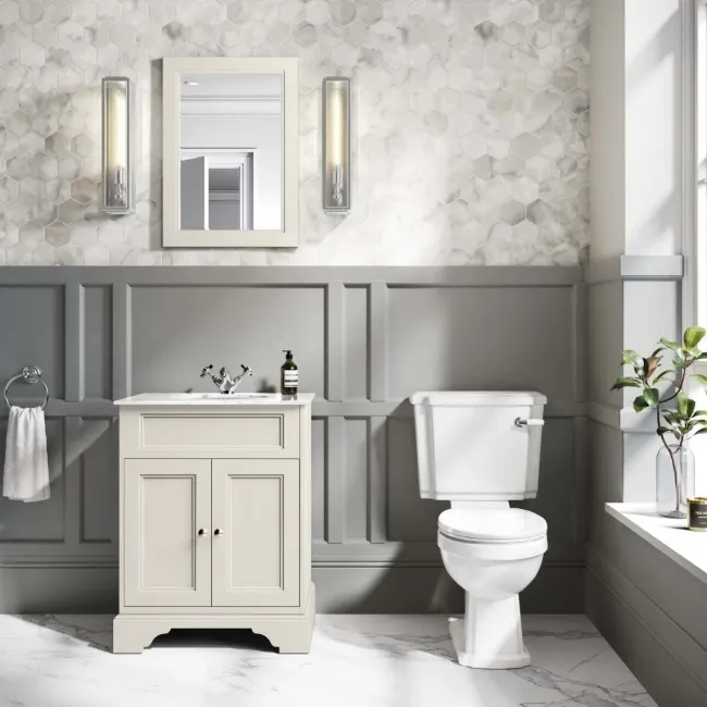 Hudson Traditional Close Coupled Toilet With Soft Close Seat