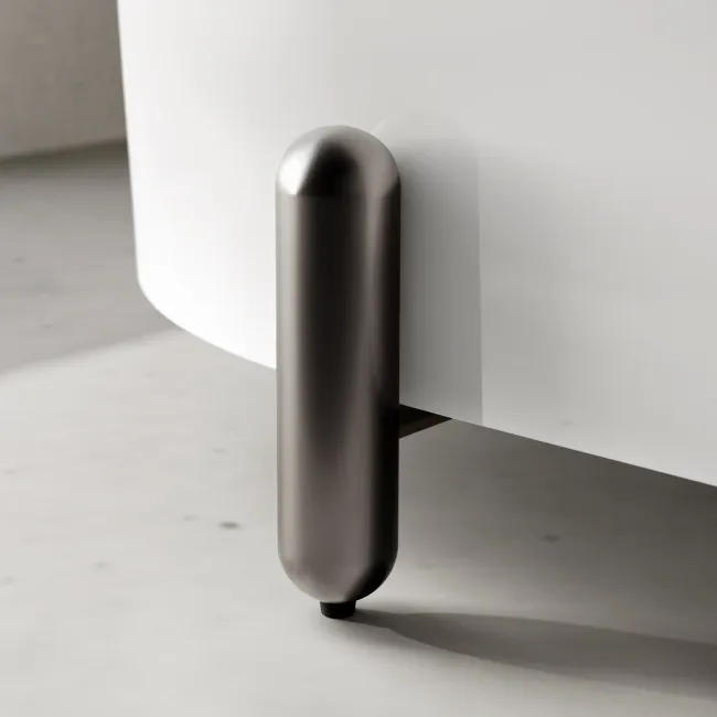 Shore 1700 Gloss White Freestanding Bath - Gunmetal Feet