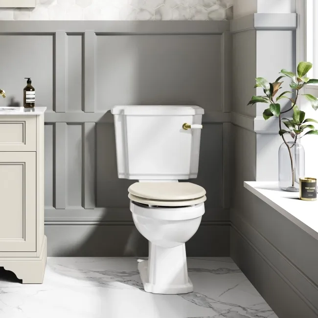 Hudson Traditional Close Coupled Toilet With Chalk White Wooden Seat - Brushed Brass Lever