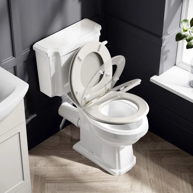 Hudson Traditional Close Coupled Toilet With Cotton White Wooden Seat - Brushed Brass Lever
