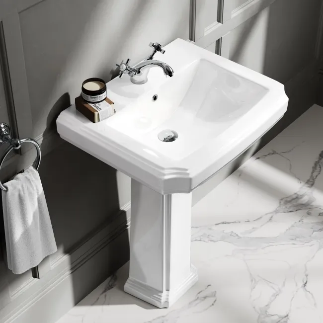 Hudson Traditional Close Coupled Toilet & Pedestal Basin Set - Single Tap Hole