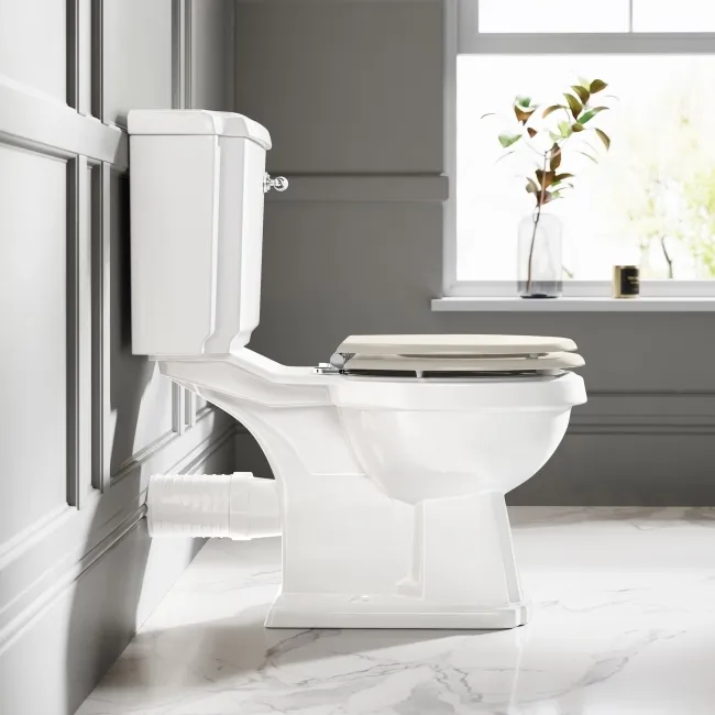 Hudson Traditional Close Coupled Toilet With Chalk White Wooden Seat