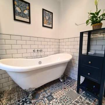 Tonbridge 1600mm Roll Top Bath - Chrome Ball Feet