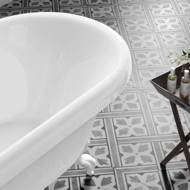 Grosvenor 1700mm Roll Top Bath - White Ball Feet