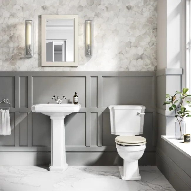 Hudson Traditional Close Coupled Toilet With Chalk White Seat & Pedestal Basin - Single Tap Hole
