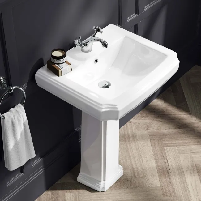 Hudson Traditional High-Level Toilet With Cotton White Seat & Pedestal Basin - Single Tap Hole