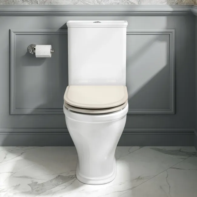 Kansas Traditional Rimless Close Coupled Toilet With Chalk White Wooden Seat