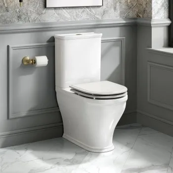 Kansas Traditional Rimless Close Coupled Toilet With Cotton White Wooden Seat - Brushed Brass Hinges