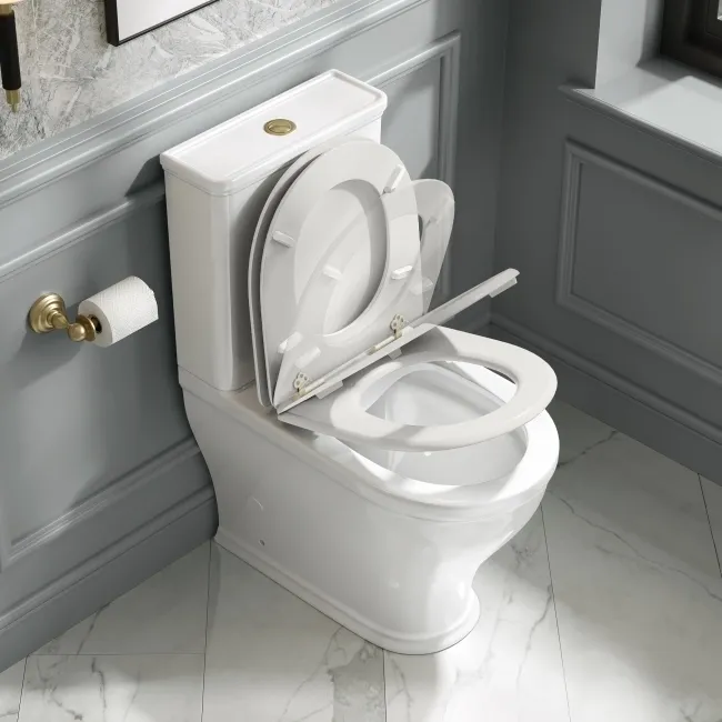 Kansas Traditional Rimless Close Coupled Toilet With Cotton White Wooden Seat - Brushed Brass Hinges