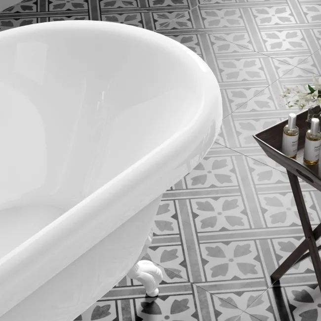 Grosvenor 1800mm Roll Top Bath - White Ball Feet