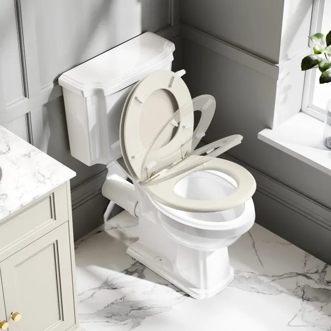 Hudson Traditional Close Coupled Toilet With Chalk White Wooden Seat - Brushed Brass Lever