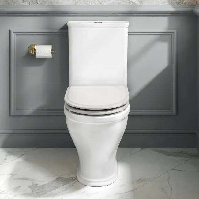 Kansas Traditional Rimless Close Coupled Toilet With Cotton White Wooden Seat - Brushed Brass Hinges