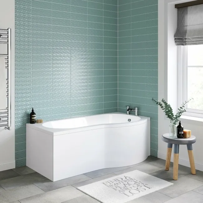 P Shaped 1600 Bath with Front Panel - Right Handed