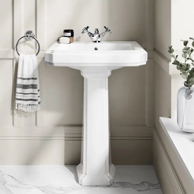Hudson Traditional Low-Level Toilet With Midnight Green Seat & Pedestal Basin - Single Tap Hole