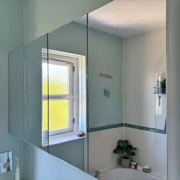 Gloss White Mirror Cabinet 600mm