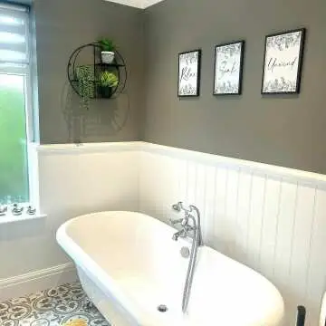 Grosvenor 1800mm Roll Top Bath - Chrome Ball Feet
