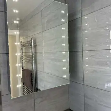 Madison Battery Powered Illuminated LED Mirror Cabinet 700x500mm