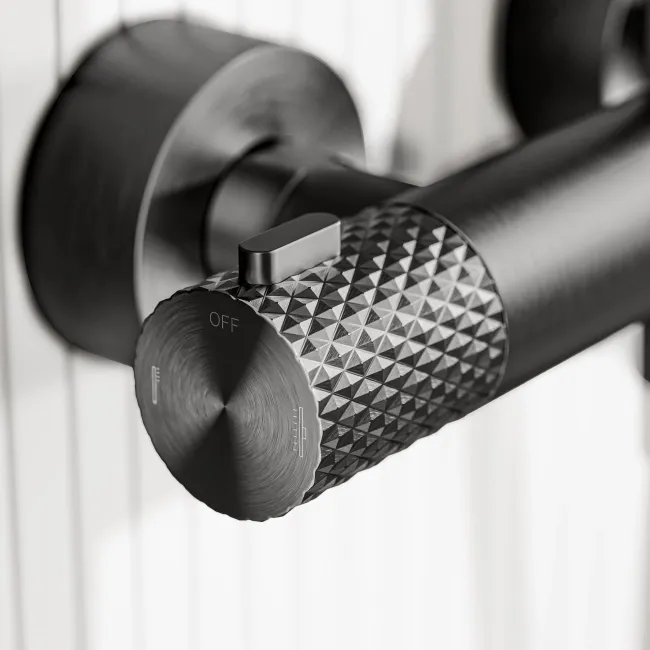 Suir Premium Brushed Gunmetal Round Thermostatic Shower Set with Knurled Detailing