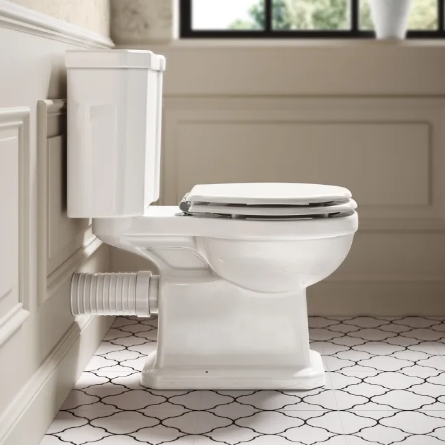 Enid Traditional Close Coupled Toilet With Gloss White Wooden Seat