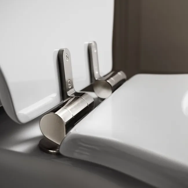 Enid Traditional Close Coupled Toilet With Gloss White Wooden Seat