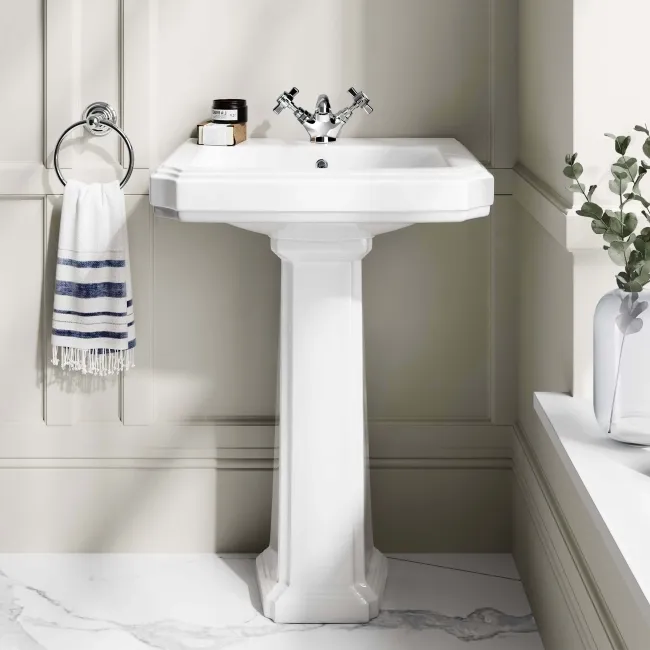 Hudson Traditional High-Level Toilet With Inky Blue Seat & Pedestal Basin - Single Tap Hole