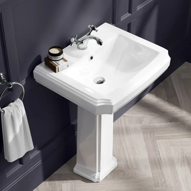 Hudson Traditional Close Coupled Toilet With Cashmere Pink Seat & Pedestal Basin - Single Tap Hole