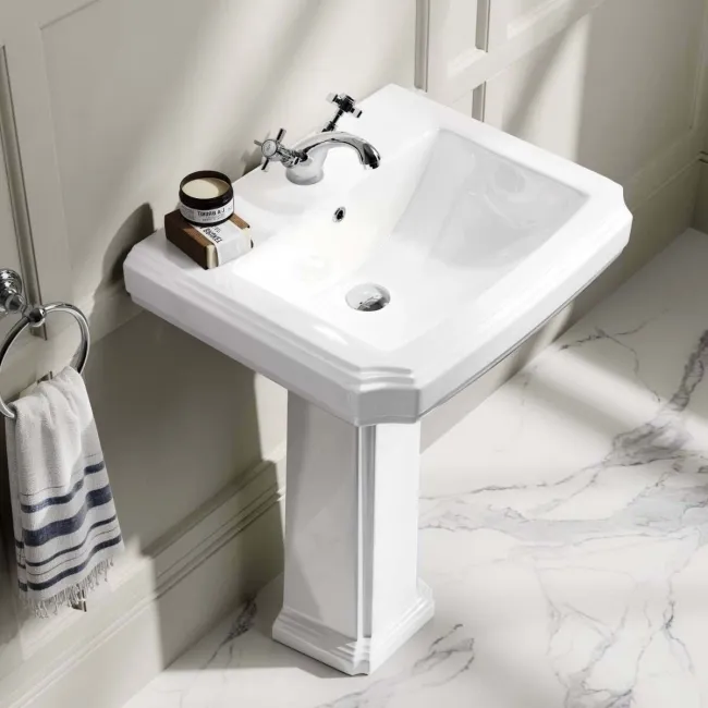 Hudson Traditional High-Level Toilet With Dove Grey Seat & Pedestal Basin - Single Tap Hole