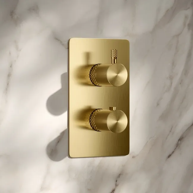 Suir Premium Brushed Brass Round Thermostatic Shower Set with Knurled Detailing