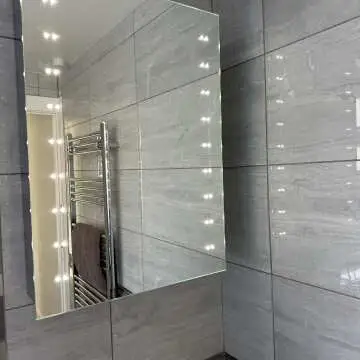Madison Battery Powered Illuminated LED Mirror Cabinet 700x500mm