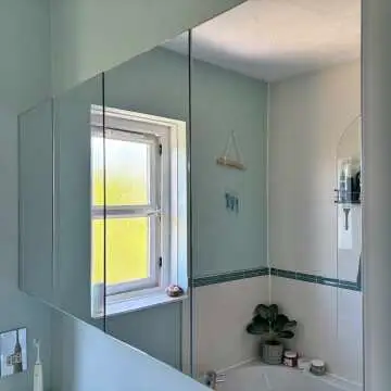 Gloss White Mirror Cabinet 600mm